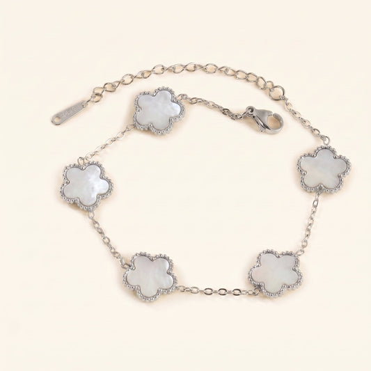 Silbernes Blütenarmband