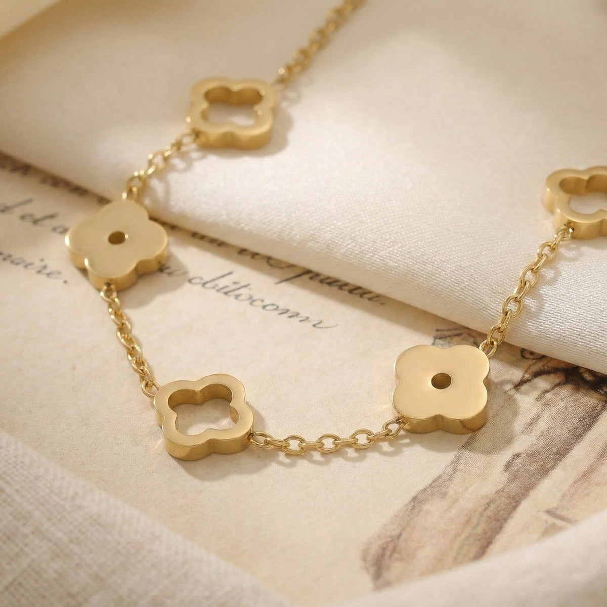 Alternating Clover Bracelet