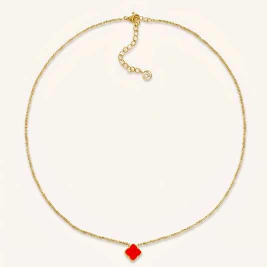 Halskette mit roter Rosette